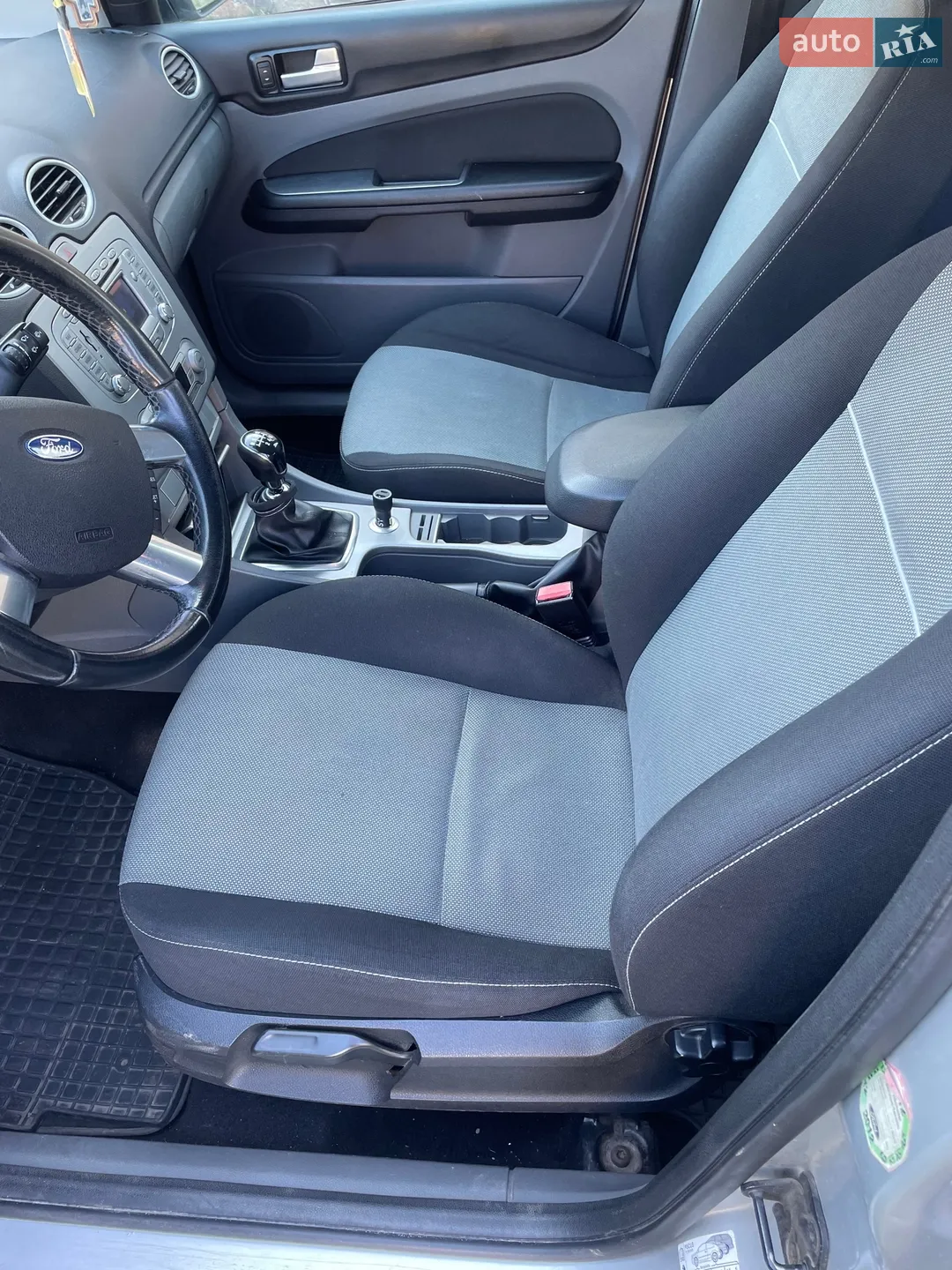 2010 Ford Focus - мініатюра 8