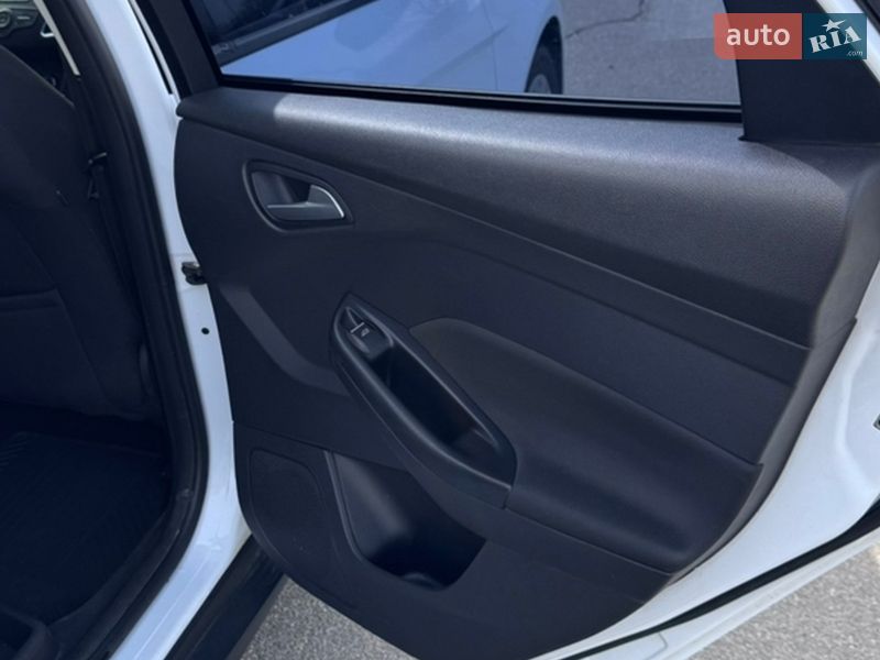 Хетчбек Ford Focus 2017 в Дніпрі фото 24 Хетчбек Ford Focus 2017 в Дніпрі