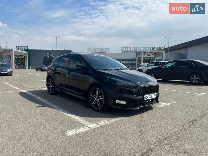 Хэтчбек Ford Focus 2016 в Киеве