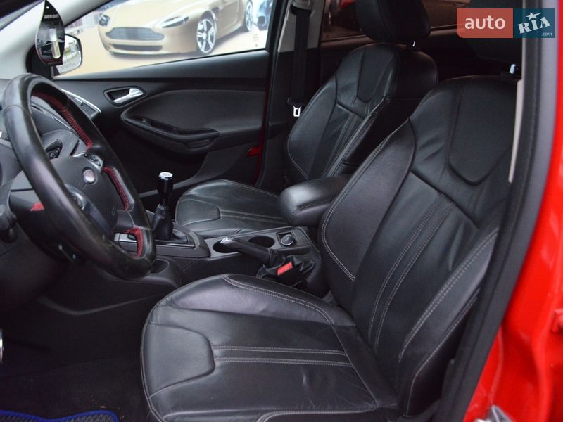 Хэтчбек Ford Focus 2014 в Киеве