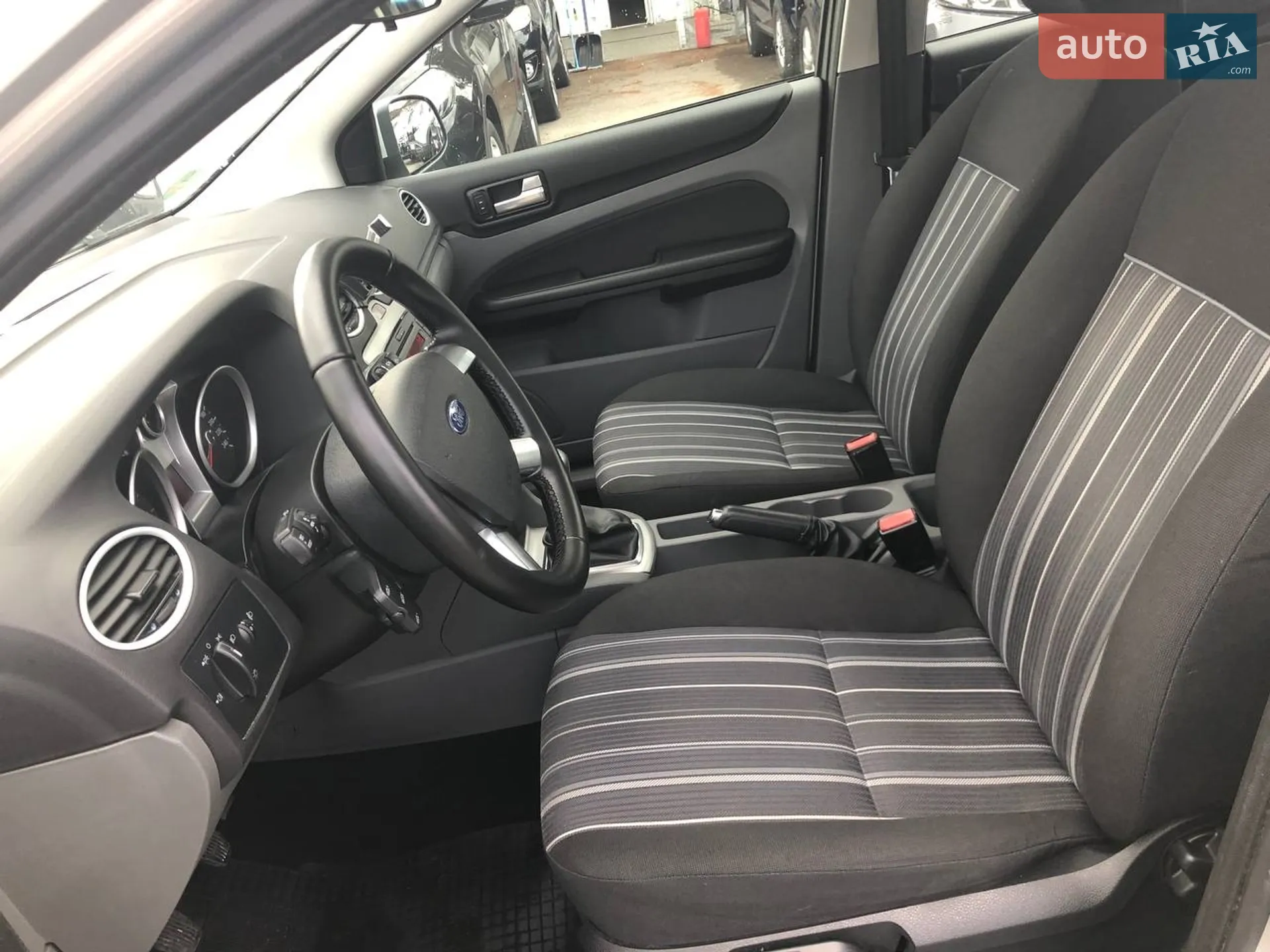2010 Ford Focus - мініатюра 20