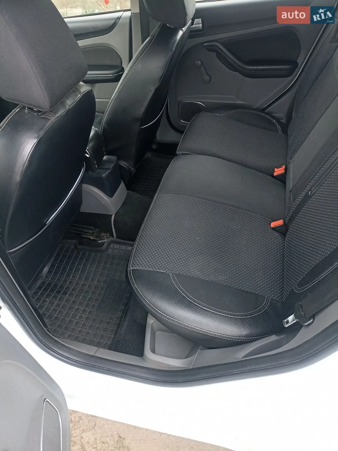 2011 Ford Focus - мініатюра 9
