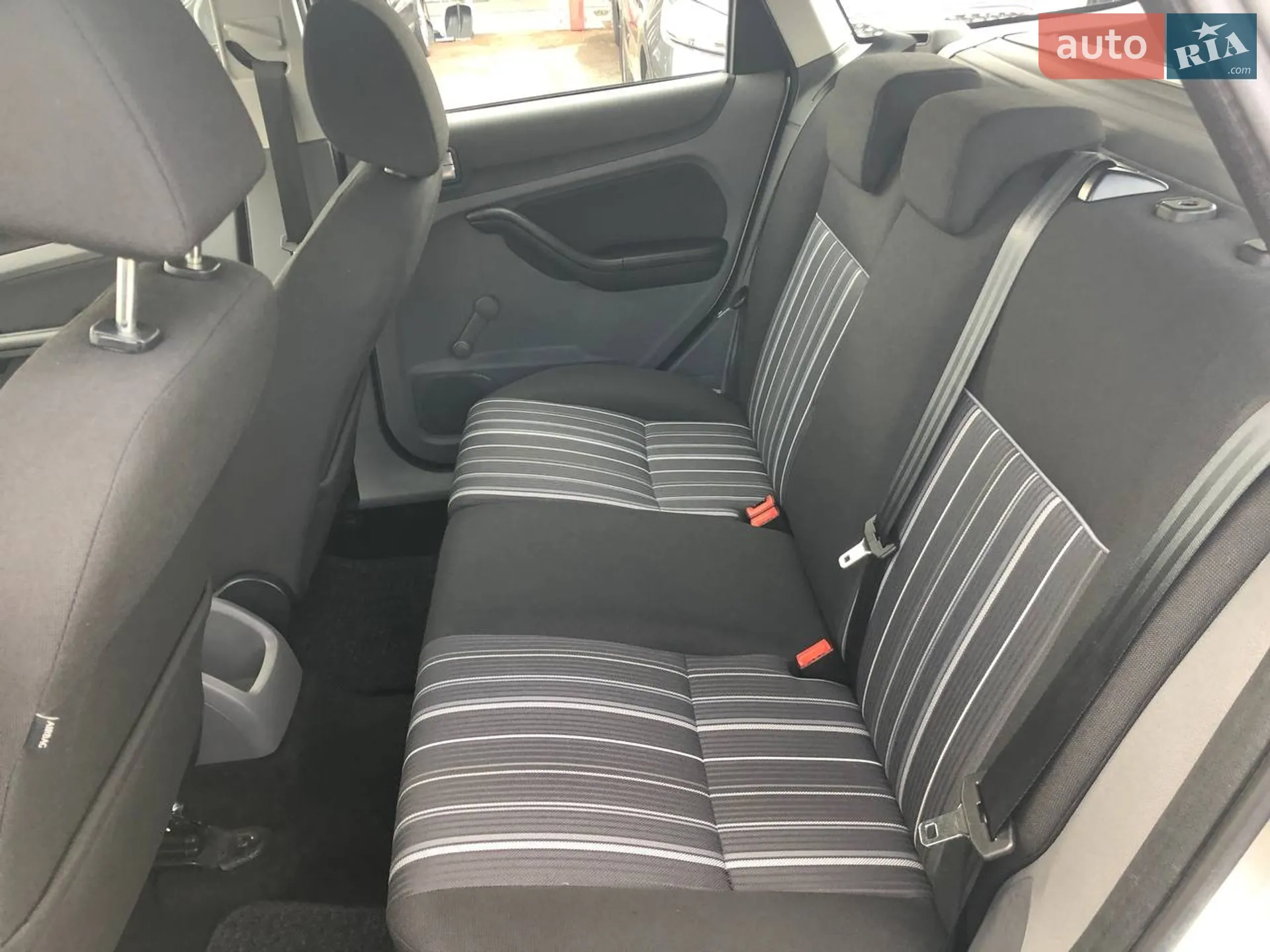 2010 Ford Focus - мініатюра 20