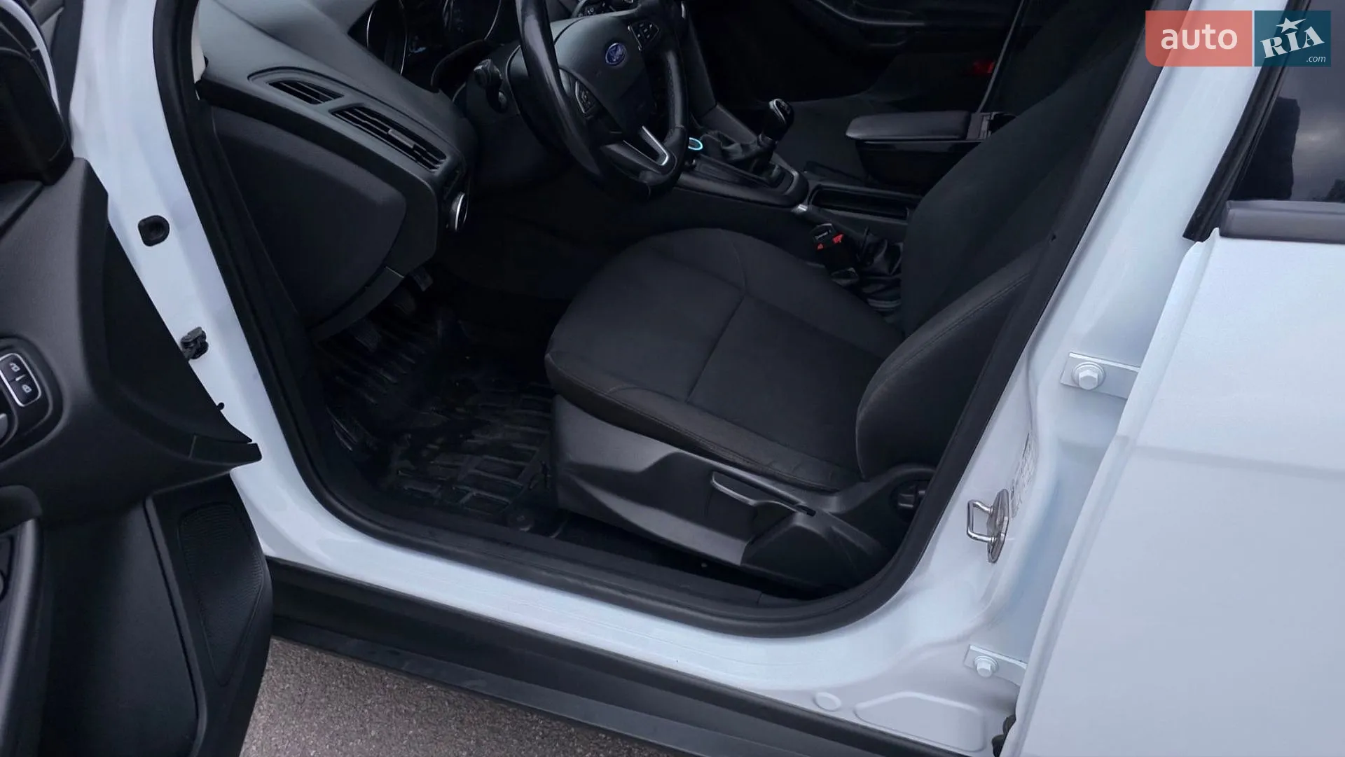 2017 Ford Focus - мініатюра 18