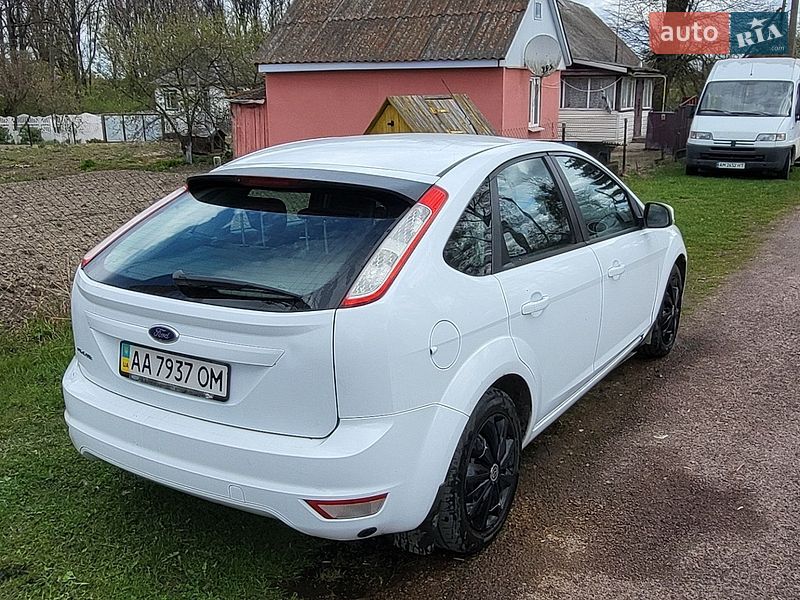 Хэтчбек Ford Focus 2011 в Киеве