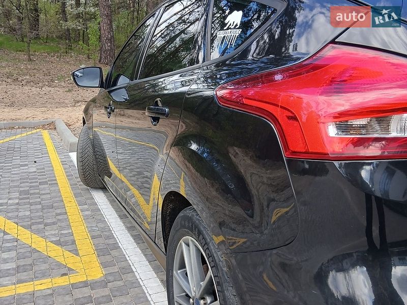 Хетчбек Ford Focus 2015 в Обухові