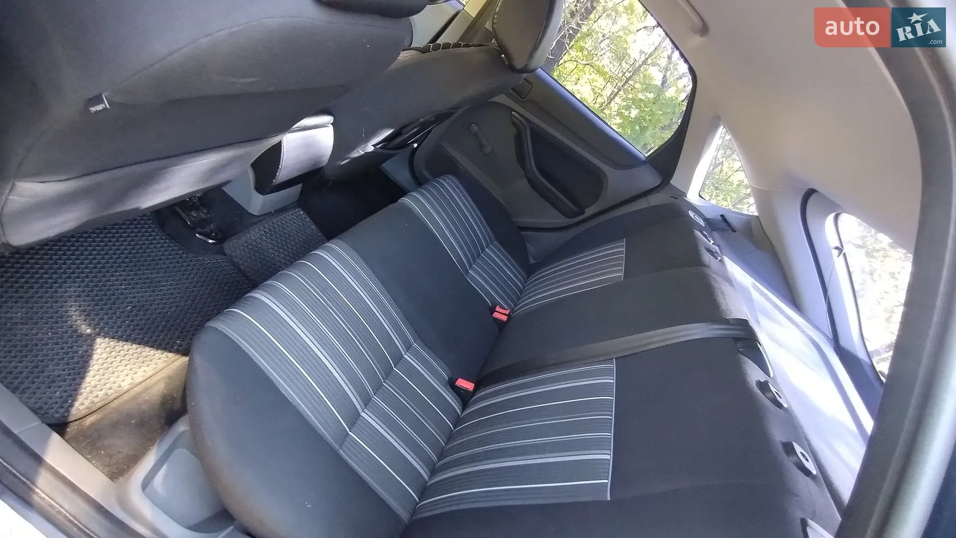 2011 Ford Focus - мініатюра 11
