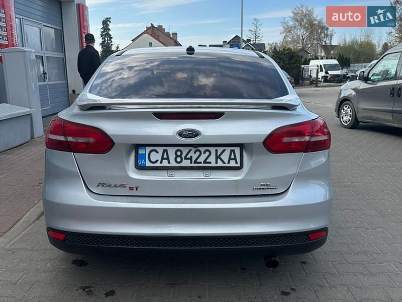 Седан Ford Focus 2015 в Смілі