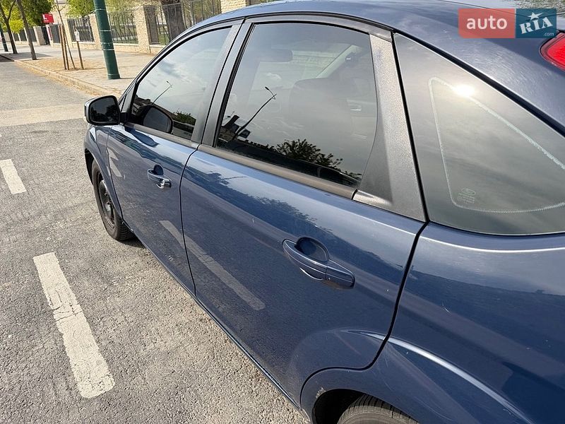 Хэтчбек Ford Focus 2011 в Виноградове