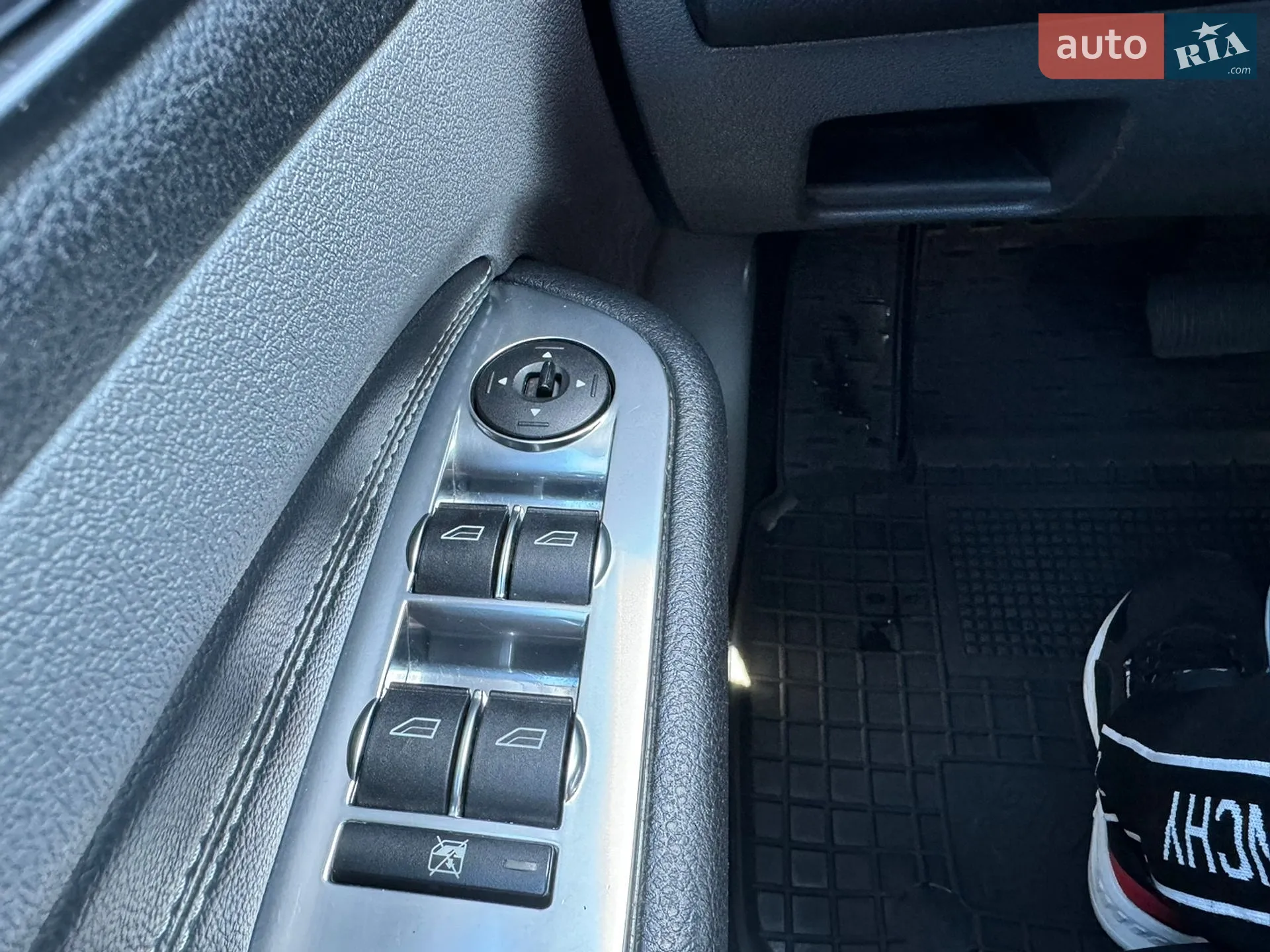 2010 Ford Focus - мініатюра 17