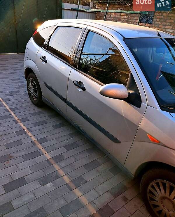 Хэтчбек Ford Focus 2000 в Бородянке