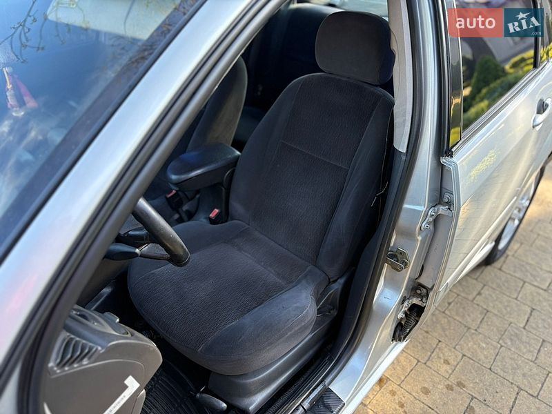 Седан Ford Focus 2001 в Городку