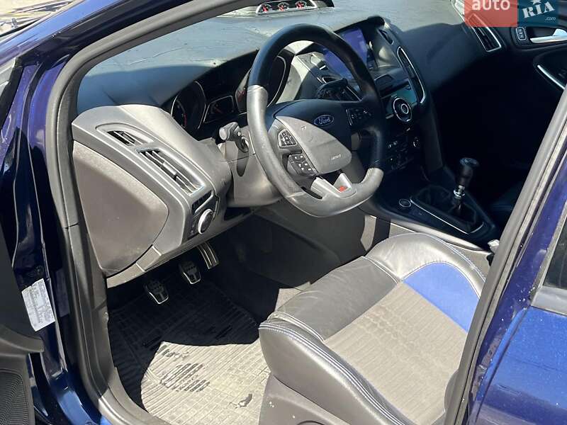 Хэтчбек Ford Focus 2016 в Киеве