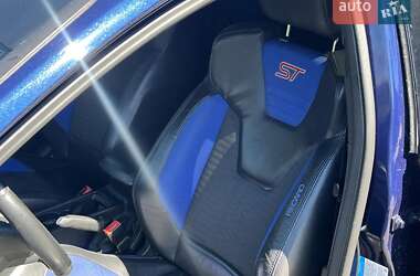 Хэтчбек Ford Focus 2016 в Киеве