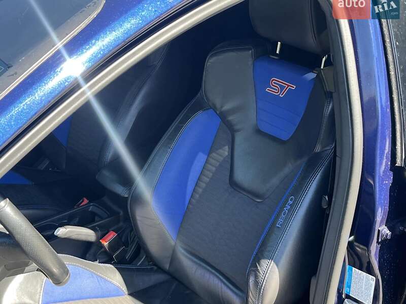 Хэтчбек Ford Focus 2016 в Киеве
