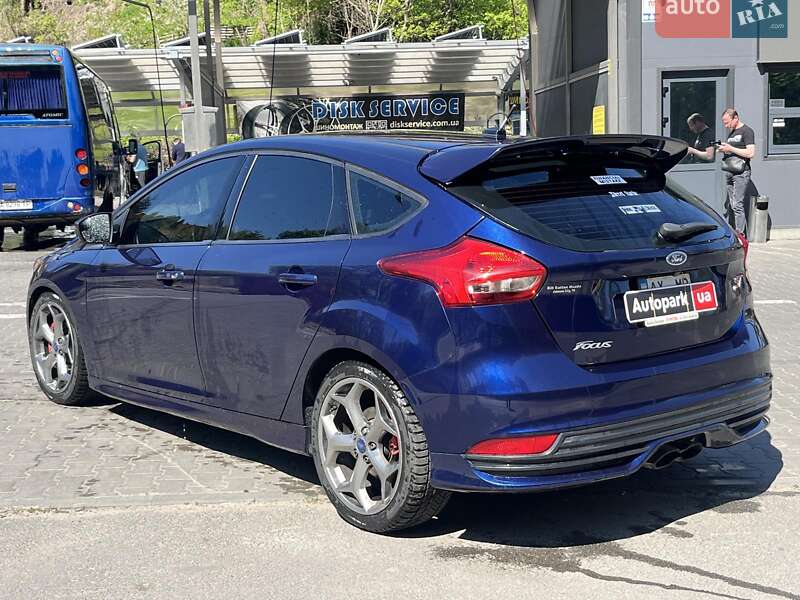 Хэтчбек Ford Focus 2016 в Киеве