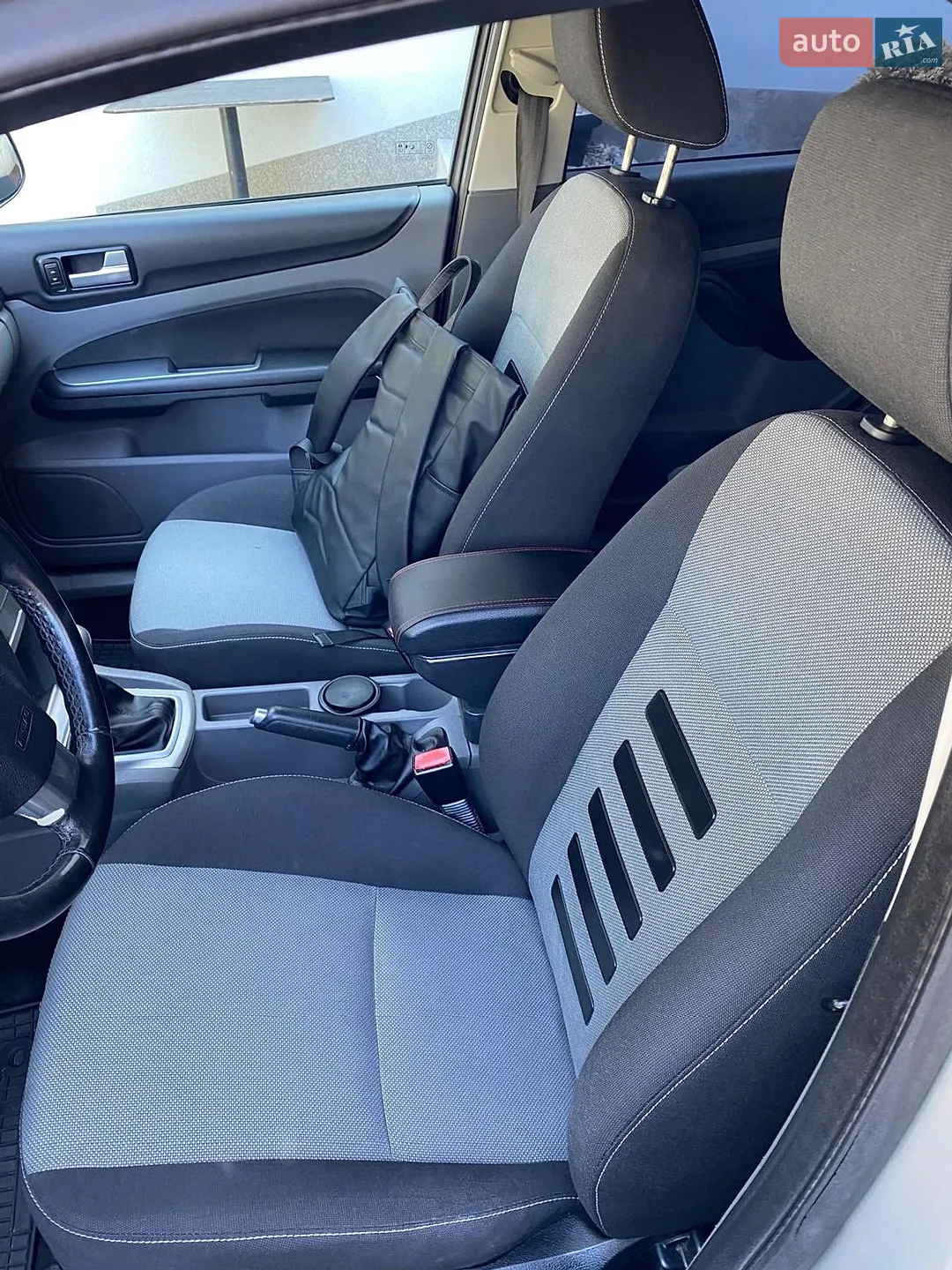 2010 Ford Focus - мініатюра 8