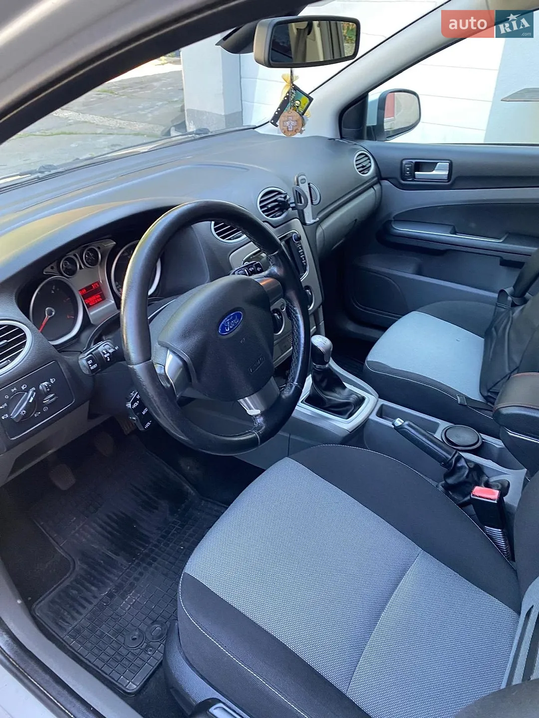 2010 Ford Focus - мініатюра 9