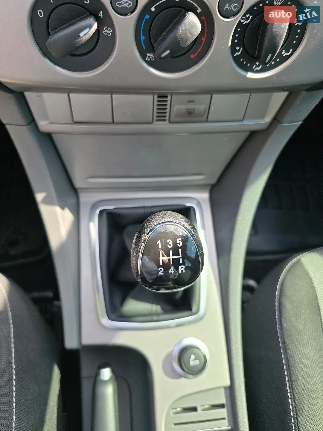 2010 Ford Focus - мініатюра 23