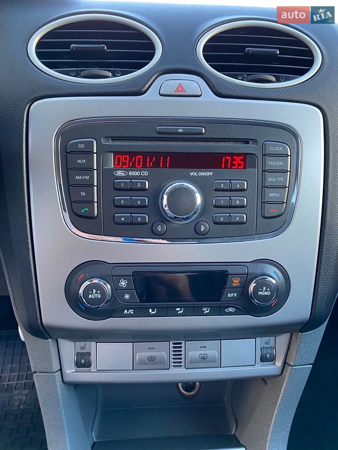 2010 Ford Focus - мініатюра 25