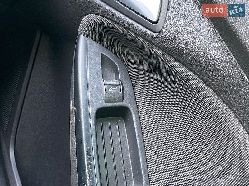 Седан Ford Focus 2013 в Киеве фото 8 Седан Ford Focus 2013 в Киеве