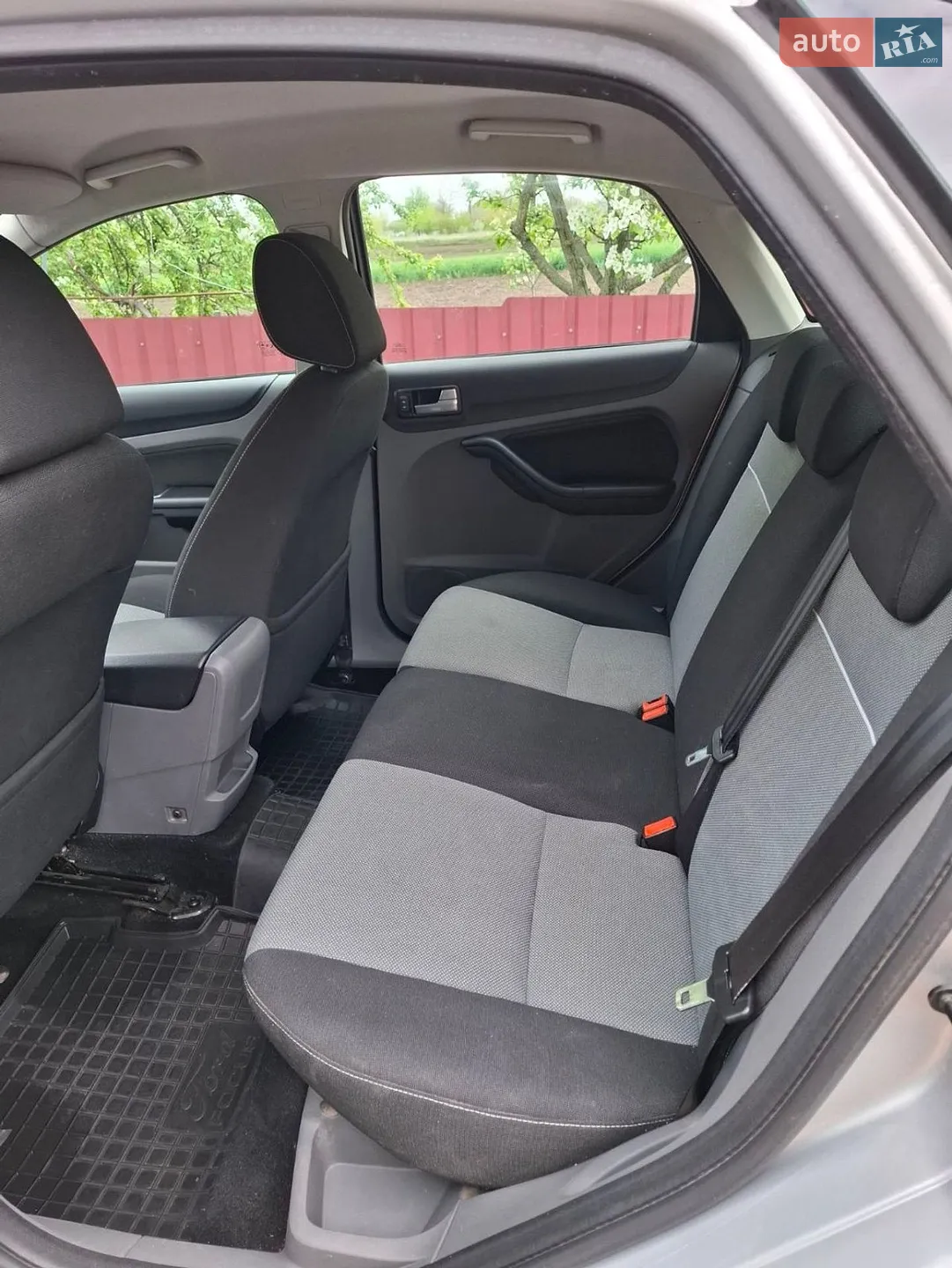 2010 Ford Focus - мініатюра 8