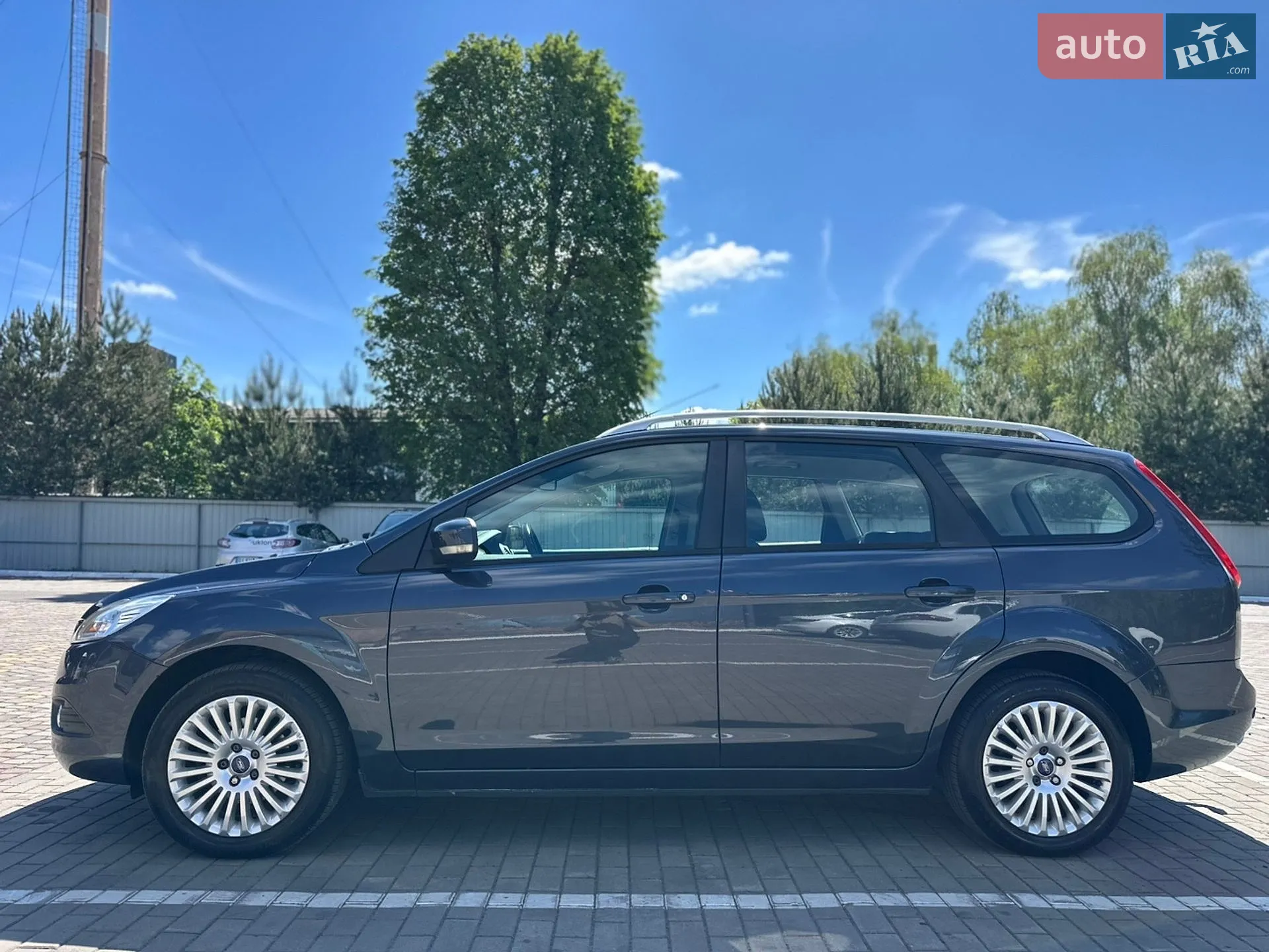2010 Ford Focus - мініатюра 8