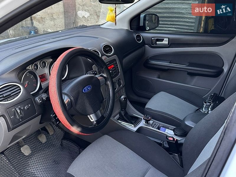 Хетчбек Ford Focus 2011 в Карлівці