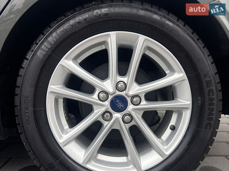 Хэтчбек Ford Focus 2015 в Днепре