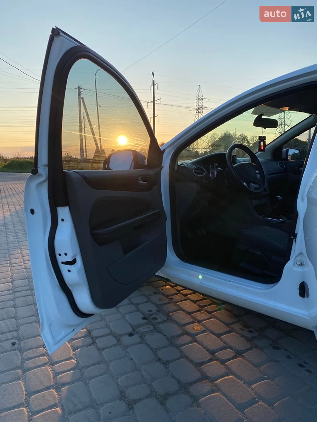 2010 Ford Focus - мініатюра 2