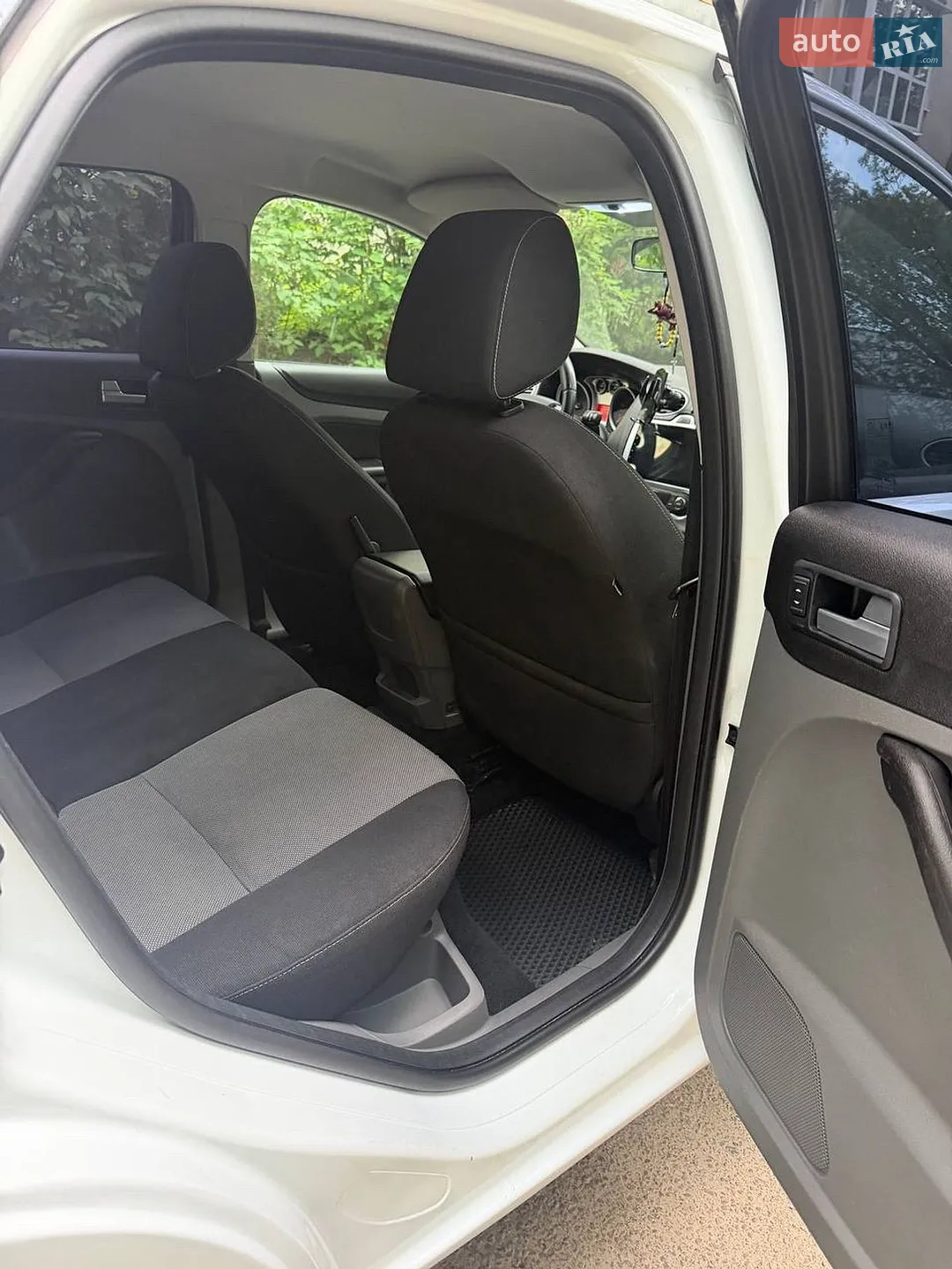2010 Ford Focus - мініатюра 10