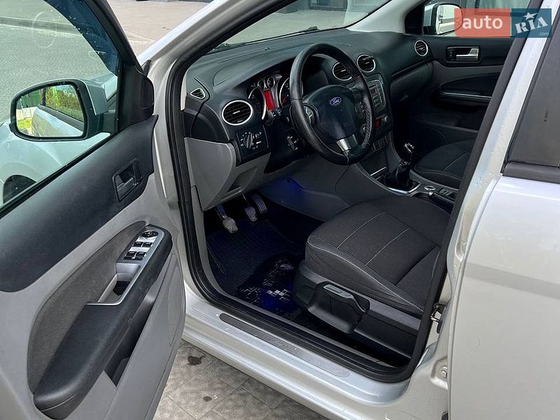 Хетчбек Ford Focus 2008 в Новояворівську