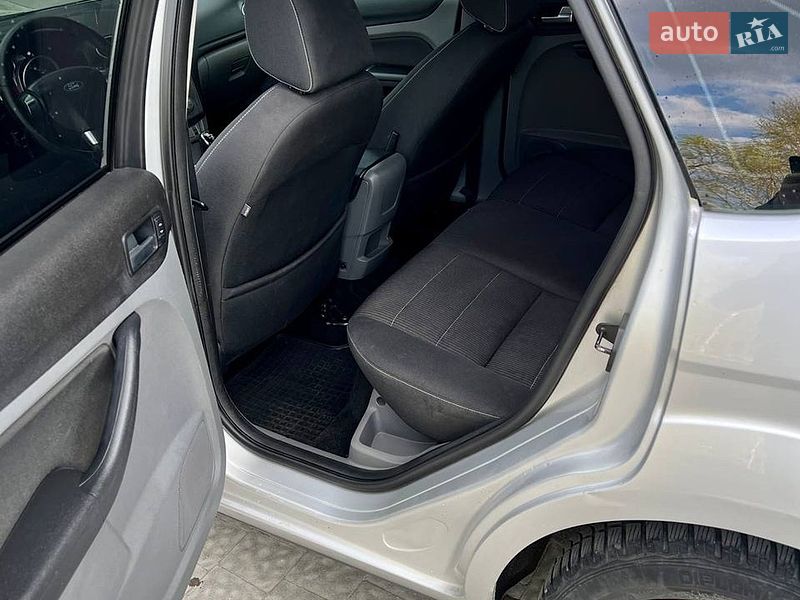 Хетчбек Ford Focus 2008 в Новояворівську