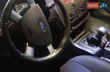 Седан Ford Focus 2007 в Полонном
