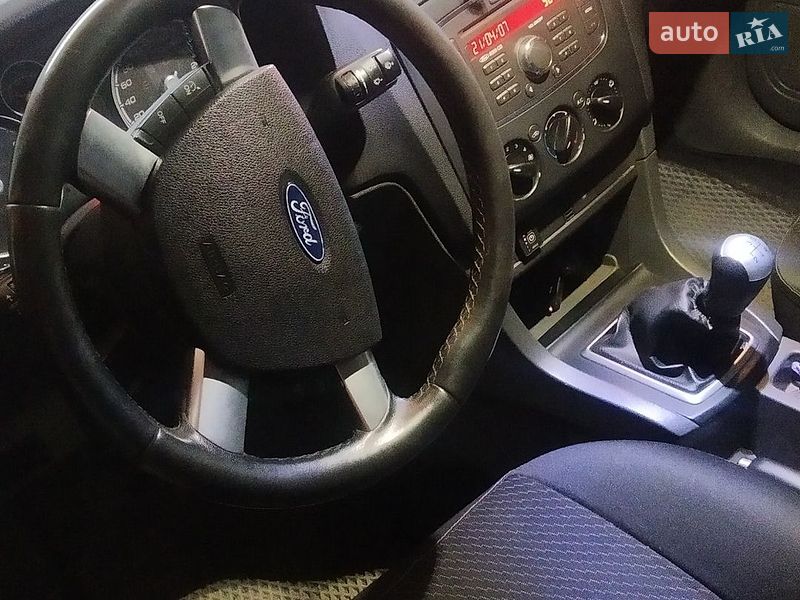 Седан Ford Focus 2007 в Полонном