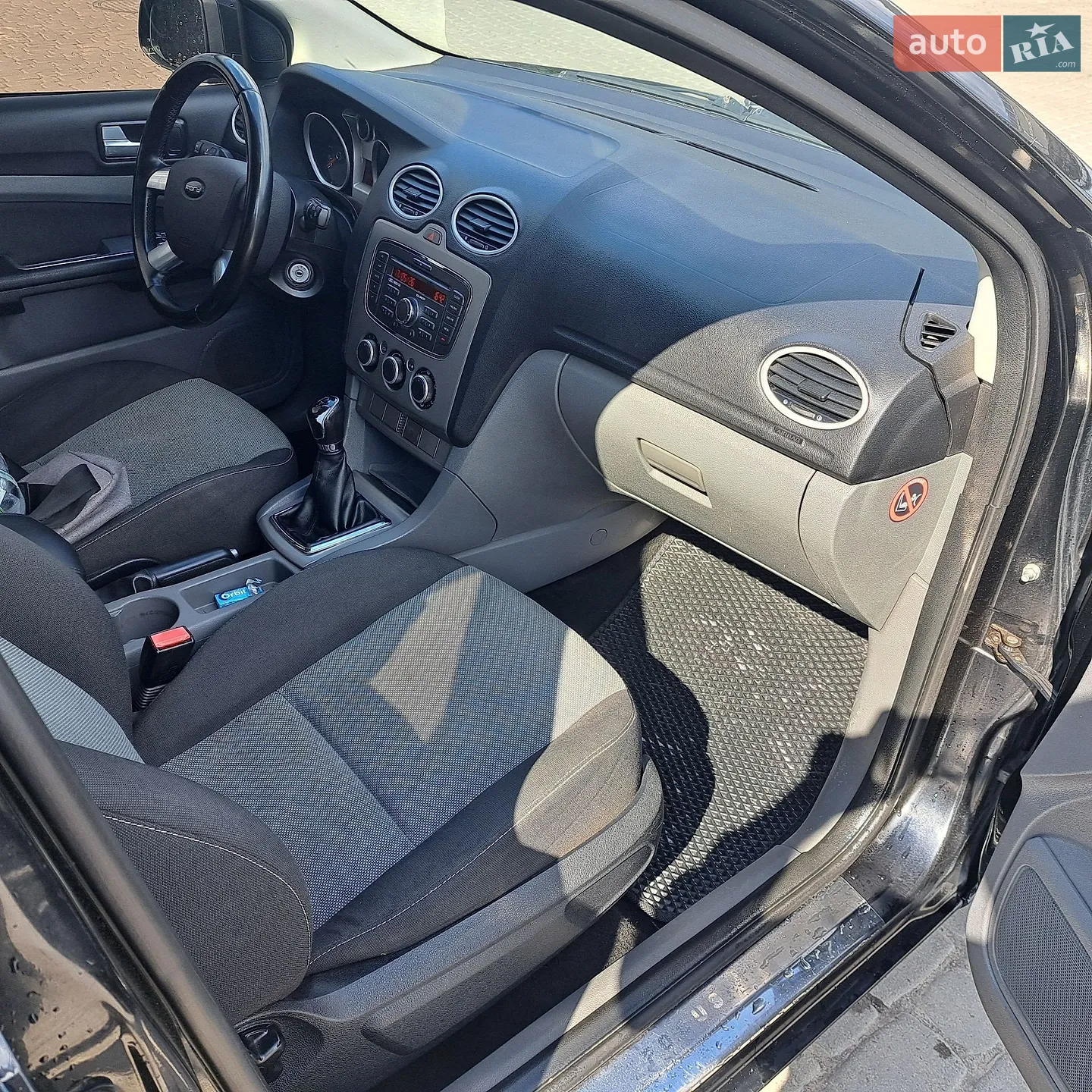 2010 Ford Focus - мініатюра 9