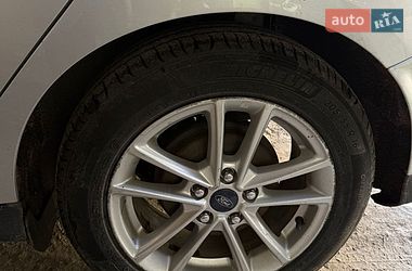 Седан Ford Focus 2015 в Сумах