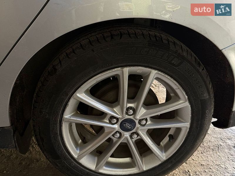 Седан Ford Focus 2015 в Сумах