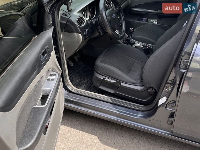 Хэтчбек Ford Focus 2010 в Василькове