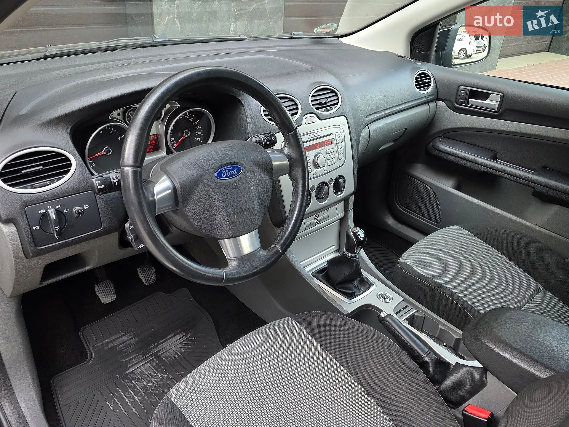 2010 Ford Focus - мініатюра 25
