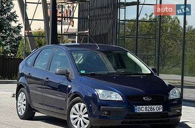 Хэтчбек Ford Focus 2006 в Жовкве
