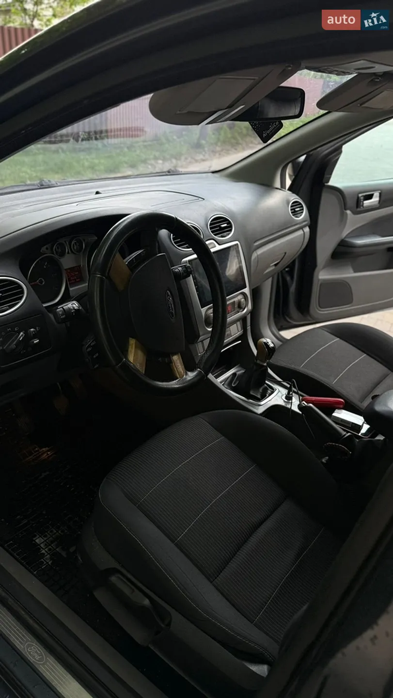 2010 Ford Focus - мініатюра 9