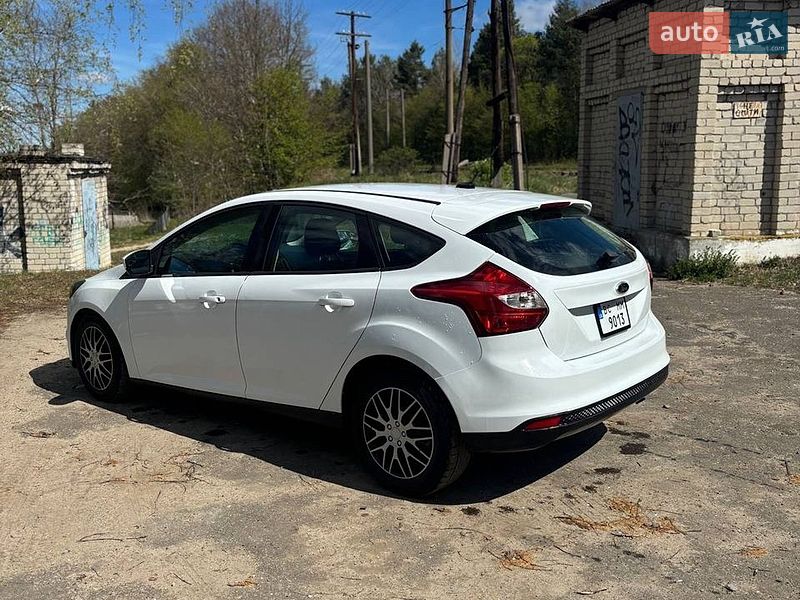Хэтчбек Ford Focus 2011 в Новояворовске