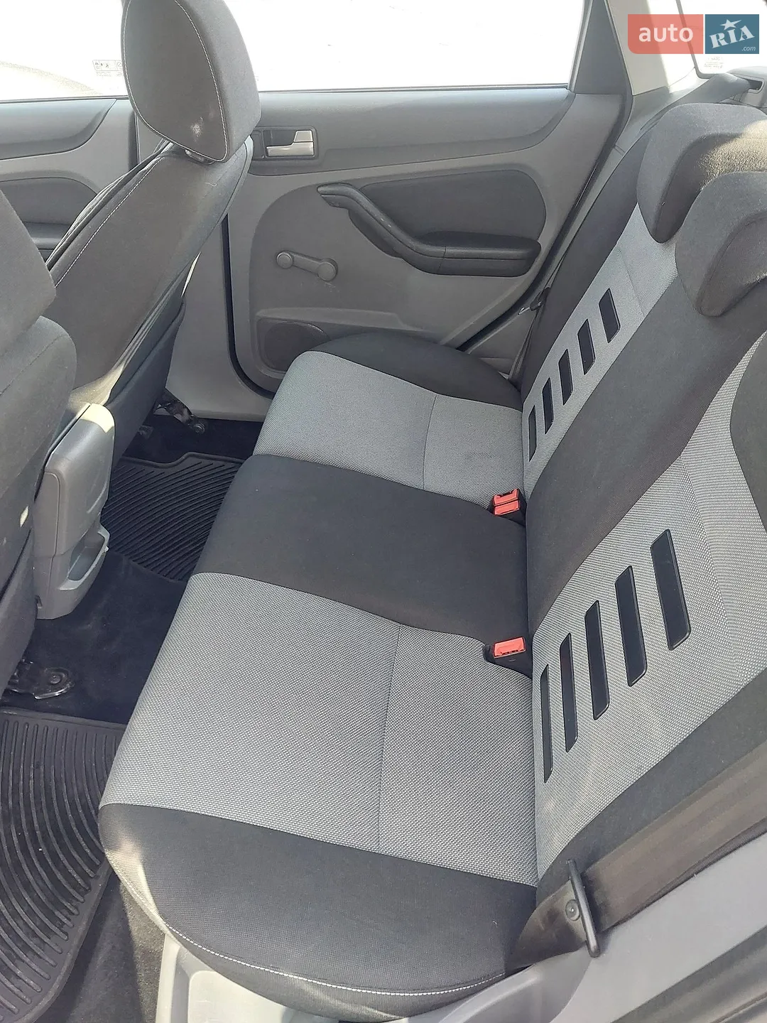 2010 Ford Focus - мініатюра 8