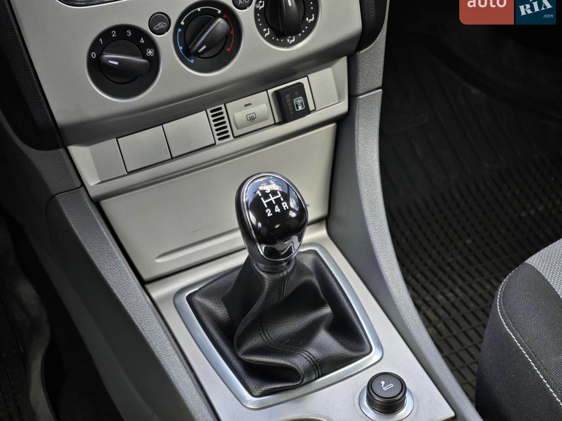 2010 Ford Focus - мініатюра 14