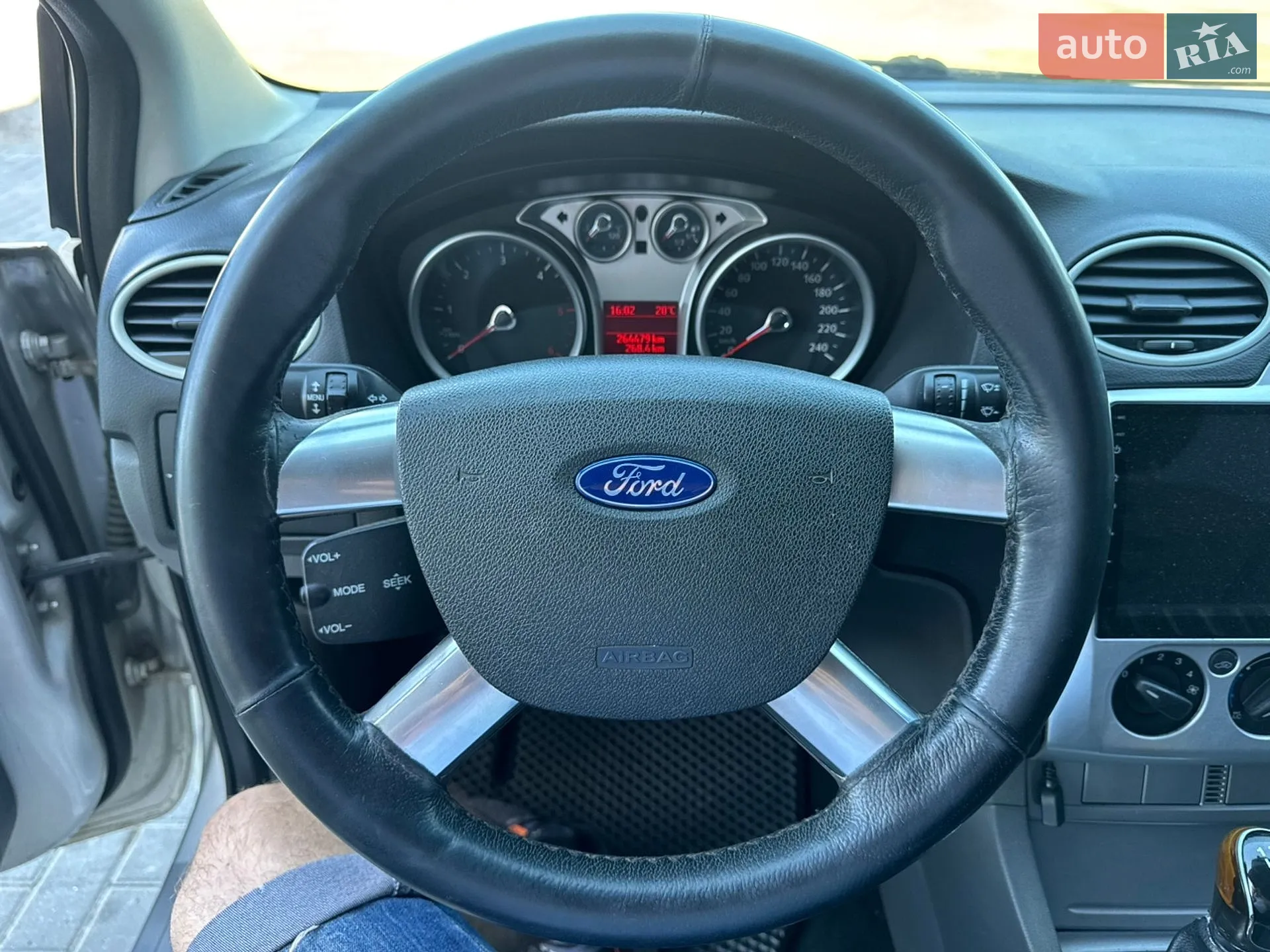 2010 Ford Focus - мініатюра 16