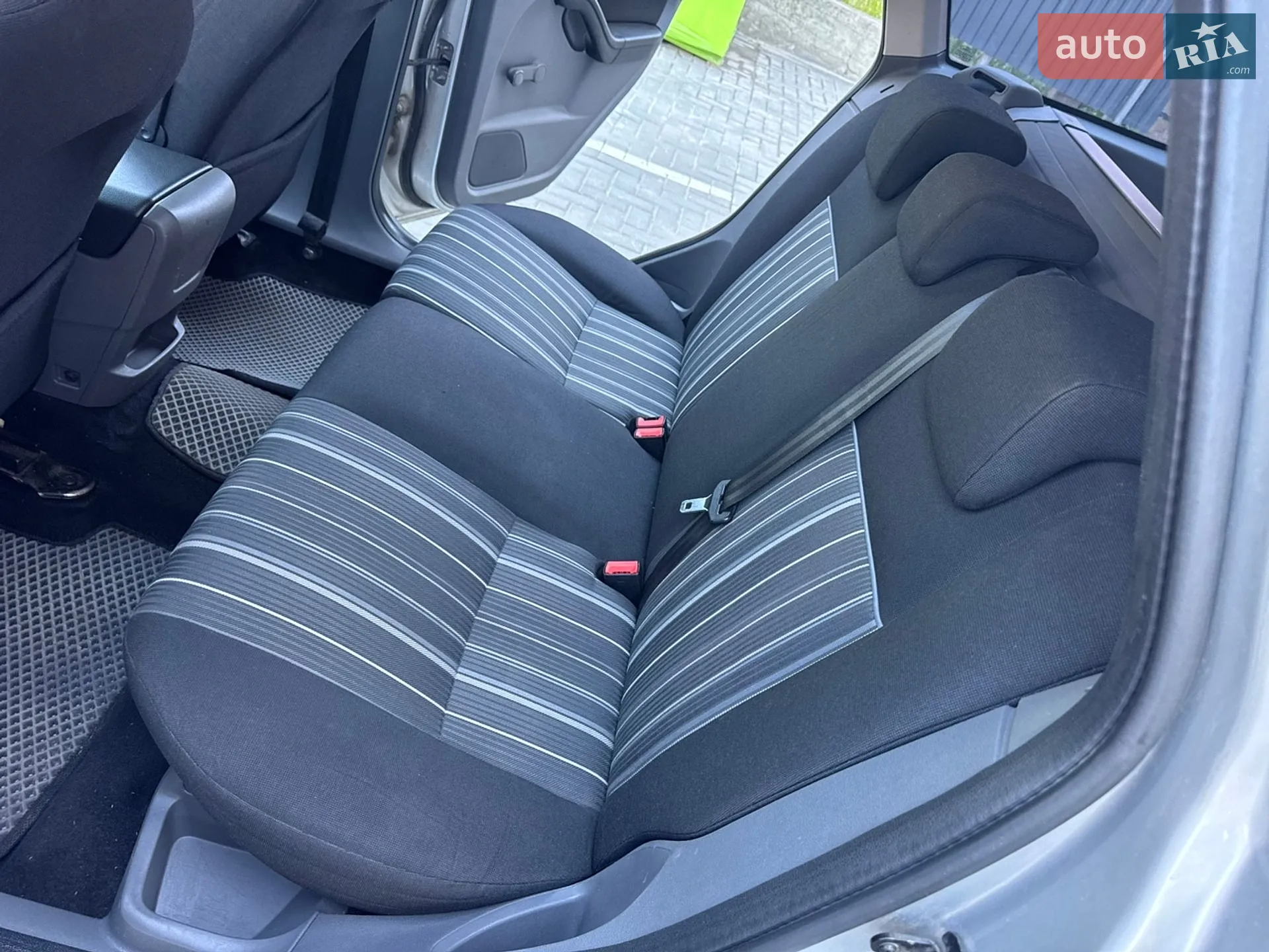 2010 Ford Focus - мініатюра 26