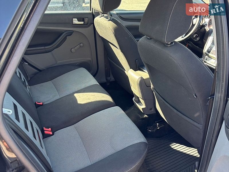 Хетчбек Ford Focus 2010 в Рокитному