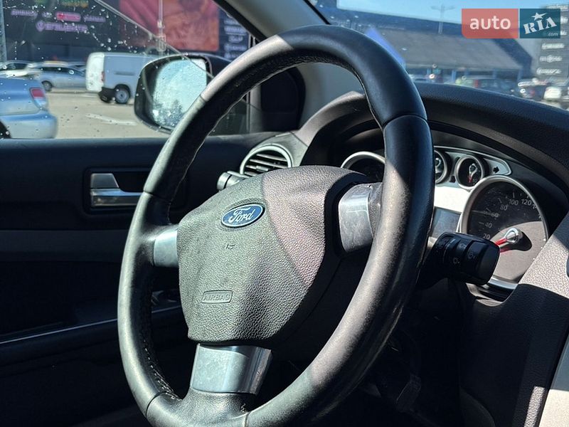 Хетчбек Ford Focus 2010 в Рокитному