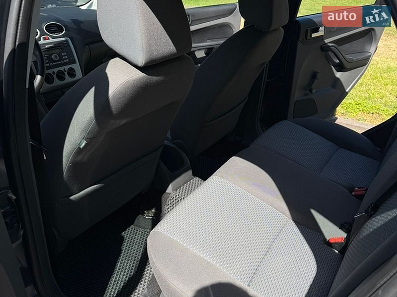 Хэтчбек Ford Focus 2006 в Млинове
